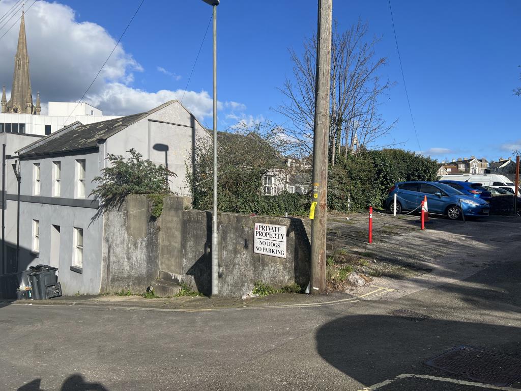Lot: 137 - LAND WITH PLANNING FOR SINGLE THREE-BEDROOM DWELLING - General view of parking spaces